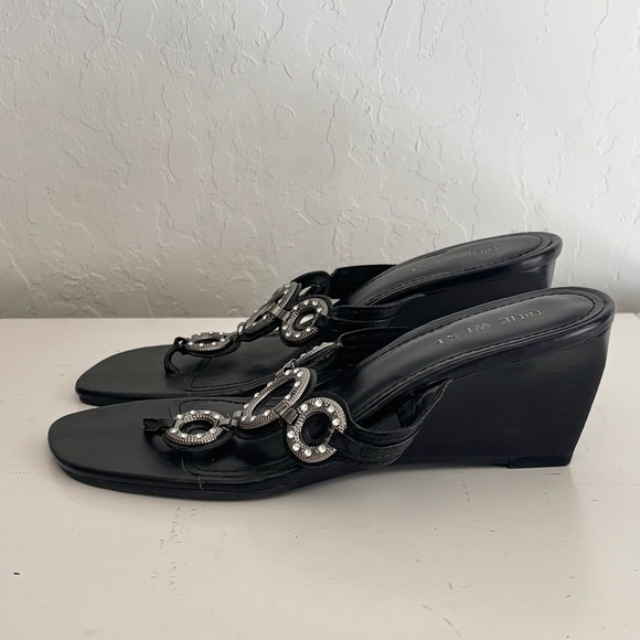 Nine West Rhinestone Medallion Black Wedge Sandals, Women’s 7 - Picture 3 of 8